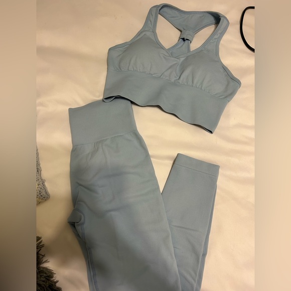 Amazon workout set - Picture 1 of 1